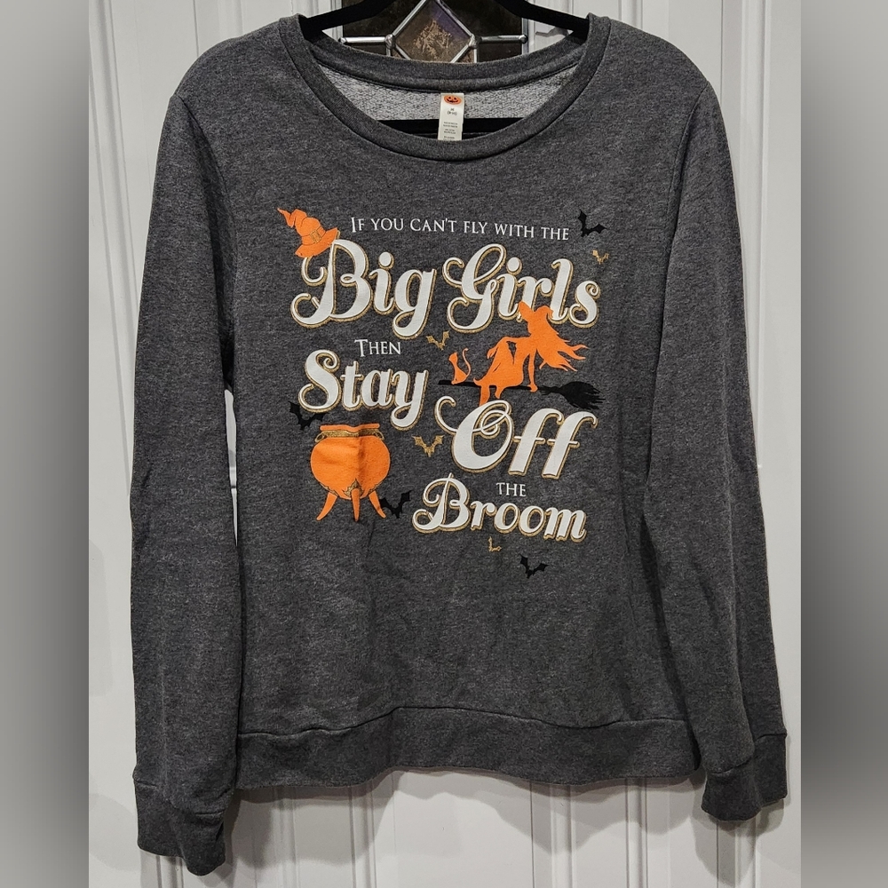 Halloween witch on a broom grey sweatshirt women's size Medium 8/10